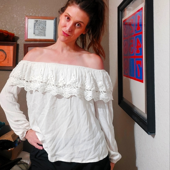 COASTAL Cowgirl White Lace Blouse, Off-the-shoulder shirt, Size M Top - Picture 2 of 6